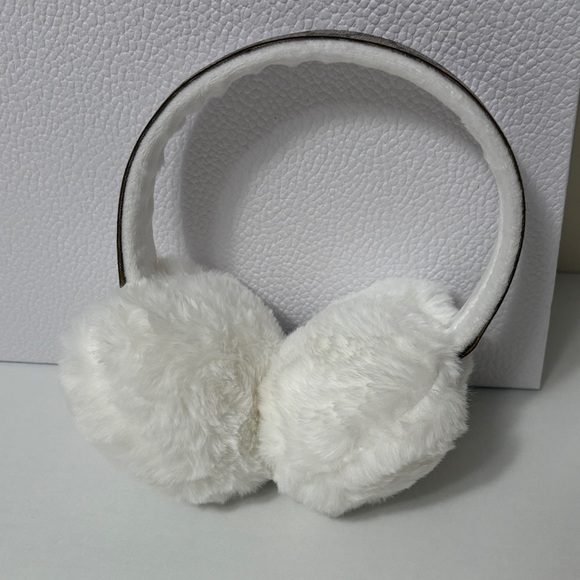 Upcycled Gucci White Fur Earmuffs - Picture 2 of 6